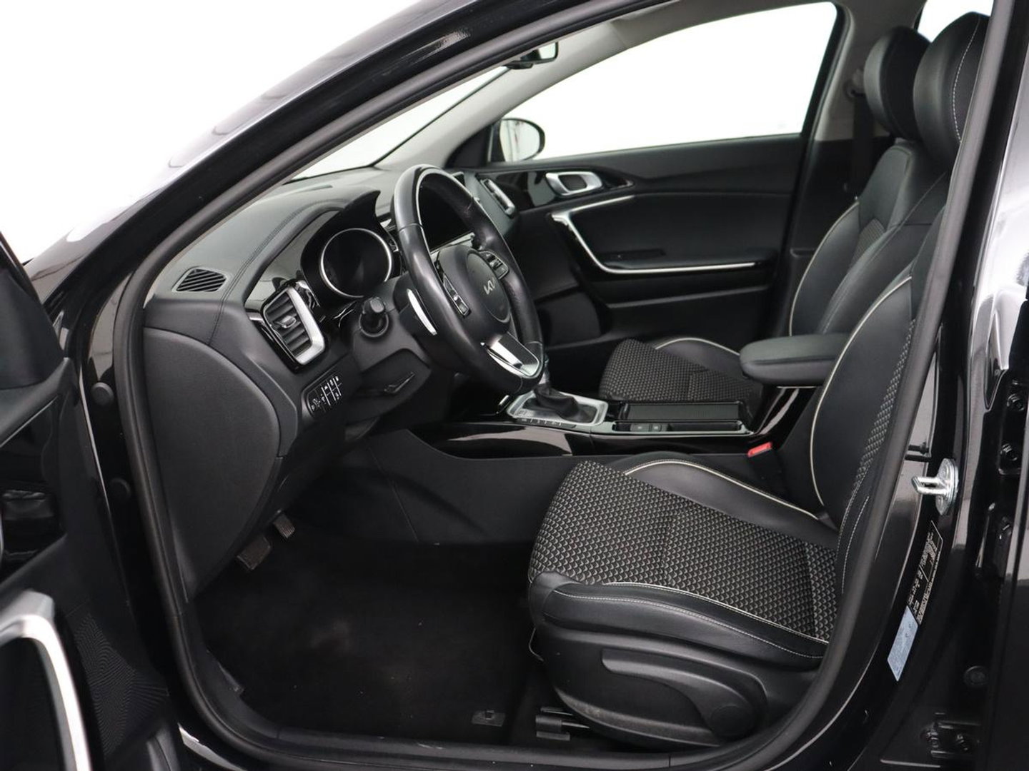 Kia Xceed 1.6 GDi PHEV DynamicLine | Carplay | Keyless | Half leder | Navigatie | Full LED | Parkeerhulp | Climate control | Bluetooth | Cruise control | Plug In