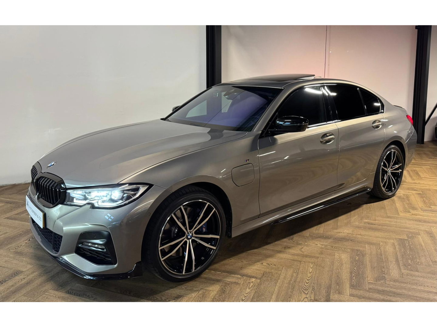 BMW 3-serie 330e M-PAKKET PANO KEYLESS CAM