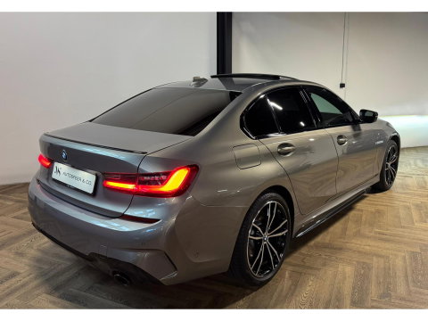 BMW 3-serie 330e M-PAKKET PANO KEYLESS CAM