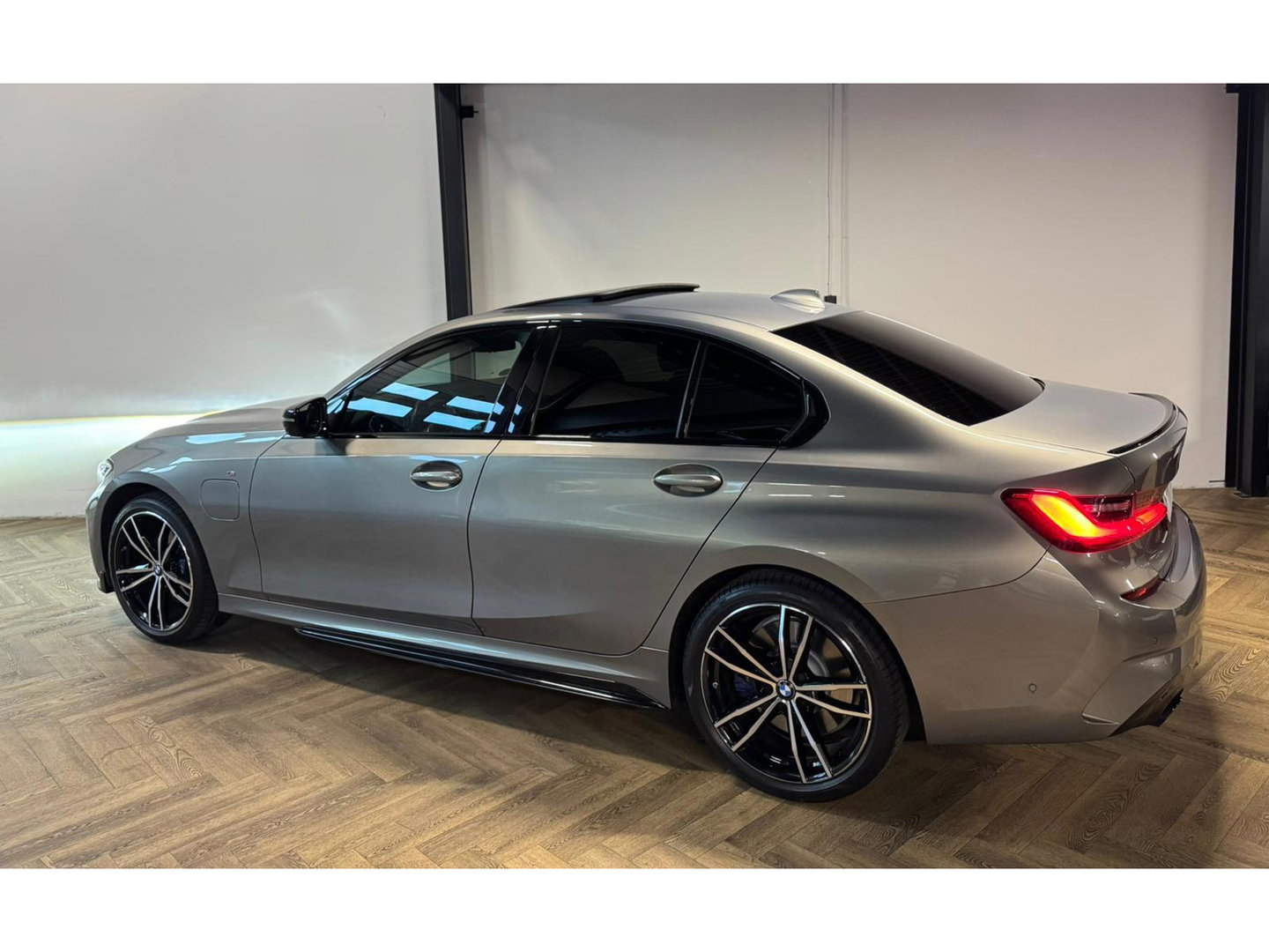 BMW 3-serie 330e M-PAKKET PANO KEYLESS CAM