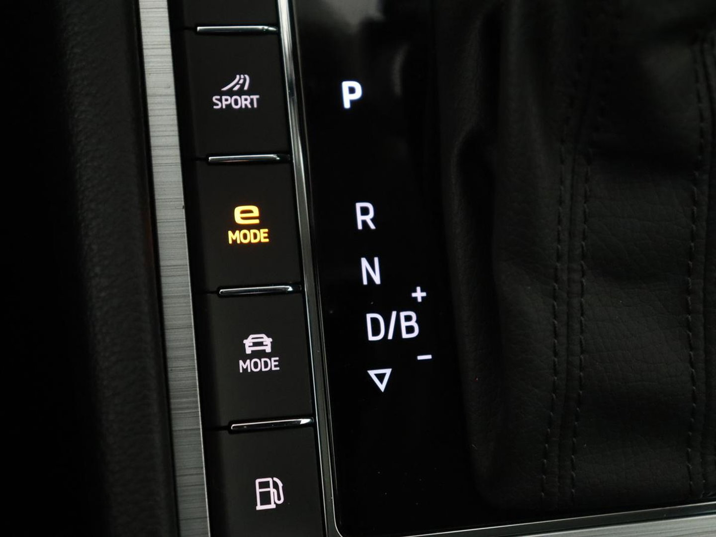 Škoda Superb 1.4 TSI iV Business Edition | SOH 92,3% | Stoelverwarming | Virtual Cockpit | Adaptive cruise | Camera | Carplay | Navigatie | Full LED | Parkeerhulp | PHEV | Plug In