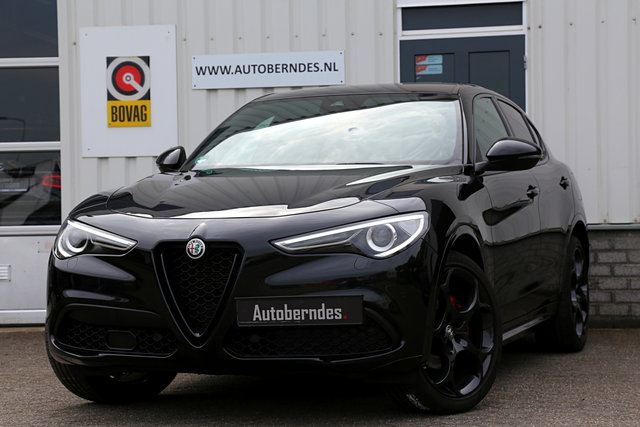 Alfa Romeo Stelvio - 2.0T 280PK AWD Veloce*Perfect Alfa Onderh.*Black pack/ACC met stuurhulp/H&K/Memorie/Camera/Leder/Stoelverw./Stuurverw./Dodehoek/DAB/LED/Elek. Klep/Parkeersens.V+A/21 inch LM*