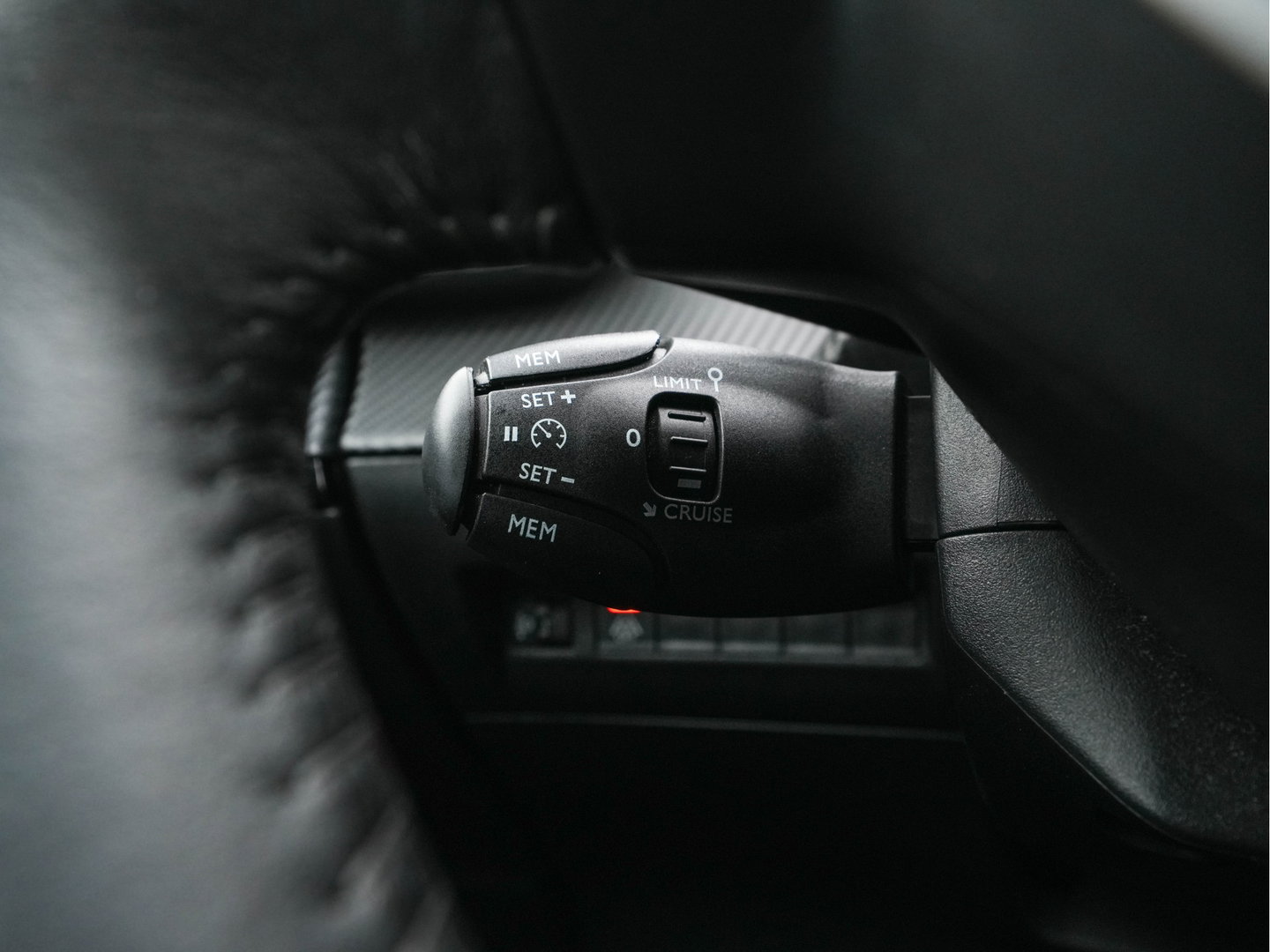 Peugeot 2008 1.2 PureTech Blue Lease Active (INCL-BTW) Aut. *FULL-LED | NAVI-FULLMAP | DIGI-COCKPIT | HEATED-SPORTSEATS | CAMERA | SHIFTPADDLES | ECC | PDC | CRUISE | CARPLAY  | TOWBAR | 16"ALU*