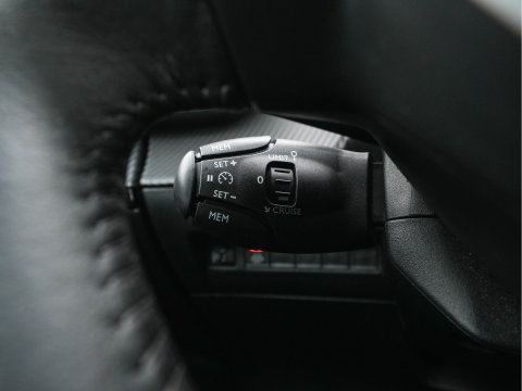 Peugeot 2008 1.2 PureTech Blue Lease Active (INCL-BTW) Aut. *FULL-LED | NAVI-FULLMAP | DIGI-COCKPIT | HEATED-SPORTSEATS | CAMERA | SHIFTPADDLES | ECC | PDC | CRUISE | CARPLAY  | TOWBAR | 16"ALU*