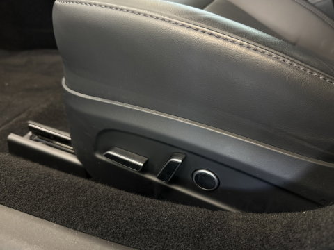 Tesla Model 3 RWD 60 kWh Panoramadak Leder Full-led NAP! 24 Maanden garantie* (Vraag naar de voorwaarden)