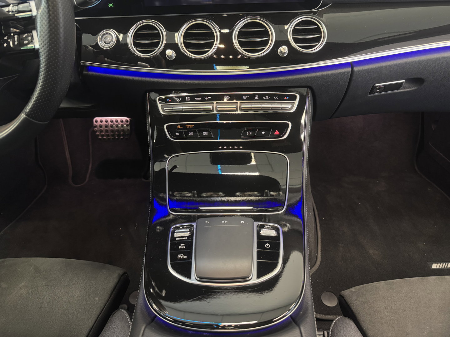 Mercedes-Benz E-Klasse 300 e AMG Line PDC ACC Schuifkanteldak 360 Camera 20 inch