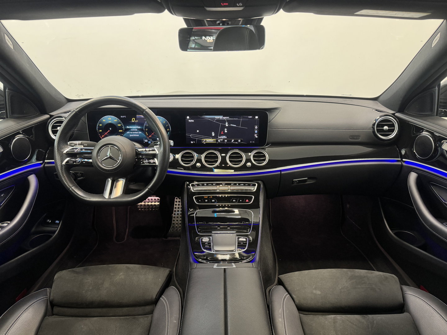Mercedes-Benz E-Klasse 300 e AMG Line PDC ACC Schuifkanteldak 360 Camera 20 inch