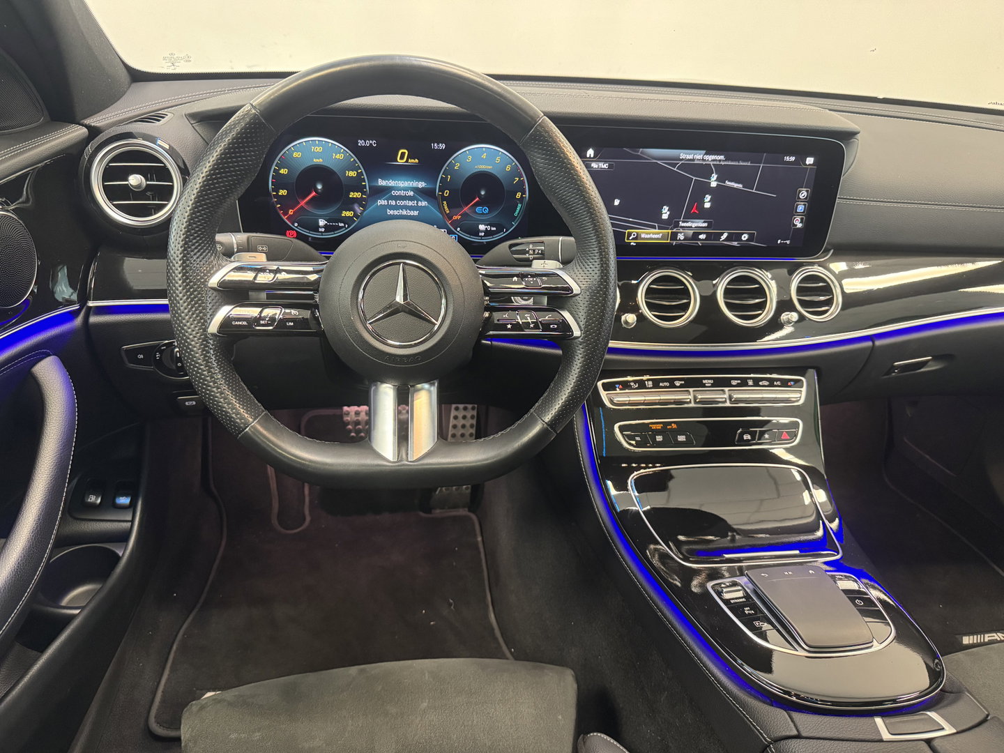 Mercedes-Benz E-Klasse 300 e AMG Line PDC ACC Schuifkanteldak 360 Camera 20 inch