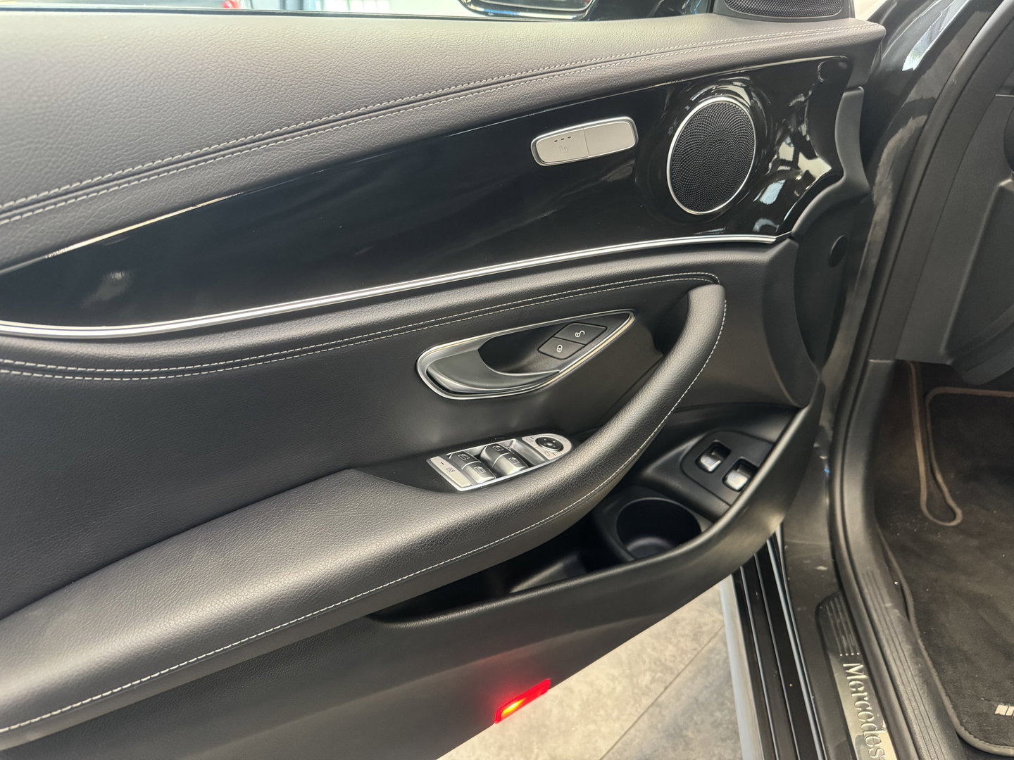 Mercedes-Benz E-Klasse 300 e AMG Line PDC ACC Schuifkanteldak 360 Camera 20 inch