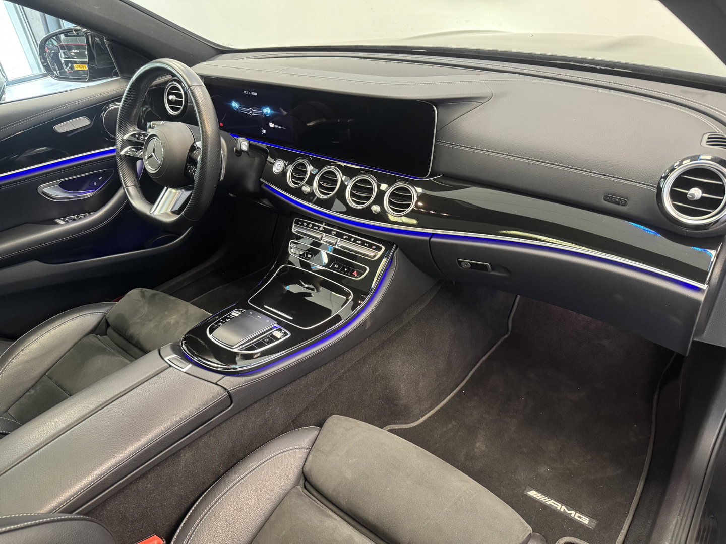Mercedes-Benz E-Klasse 300 e AMG Line PDC ACC Schuifkanteldak 360 Camera 20 inch