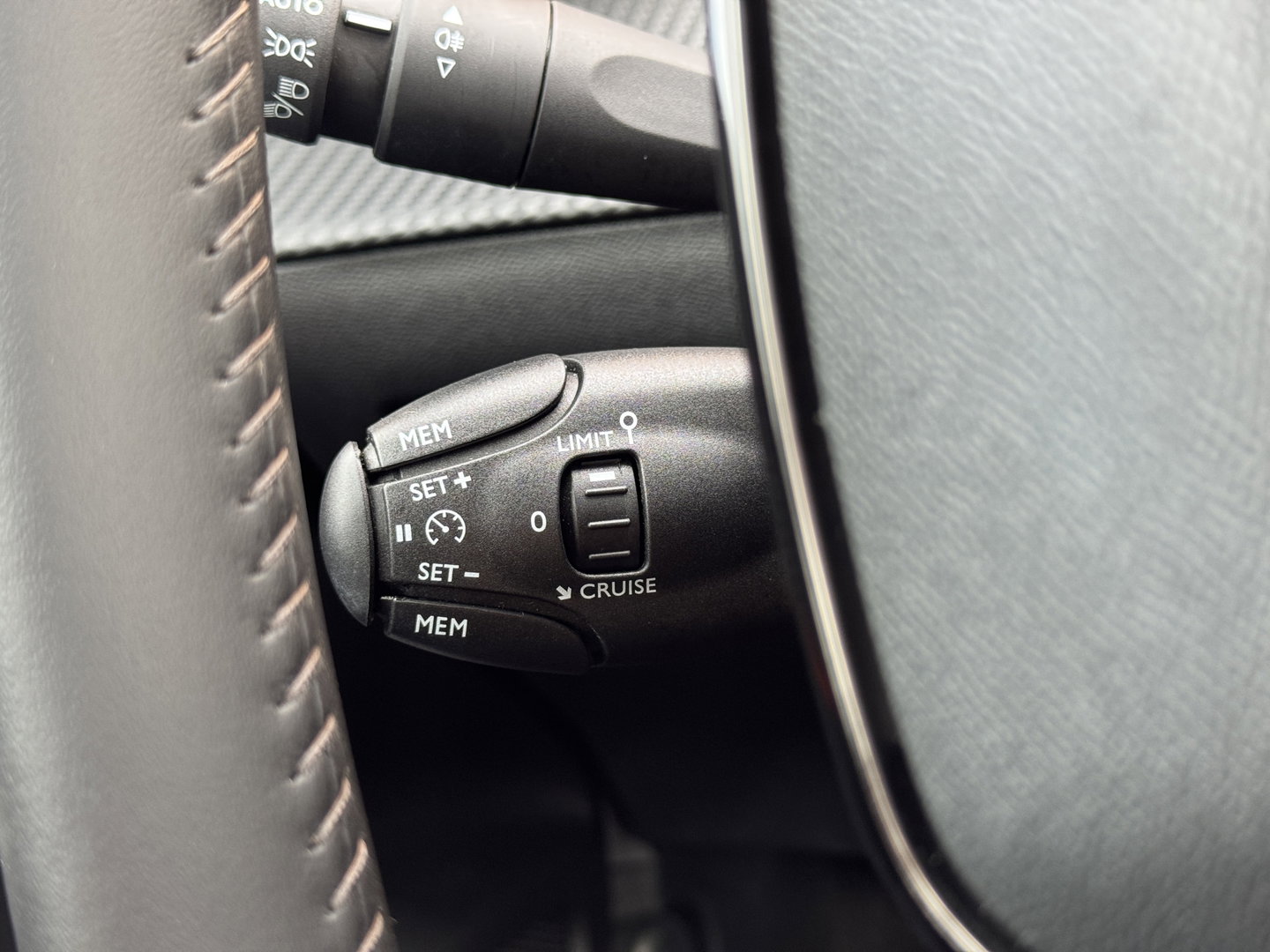 Peugeot 208 1.2 PureTech Active Pack | Origineel Nederlands | Apple Carplay | Android Auto | Lane Assist | Cruise Control | DAB | Navigatie |