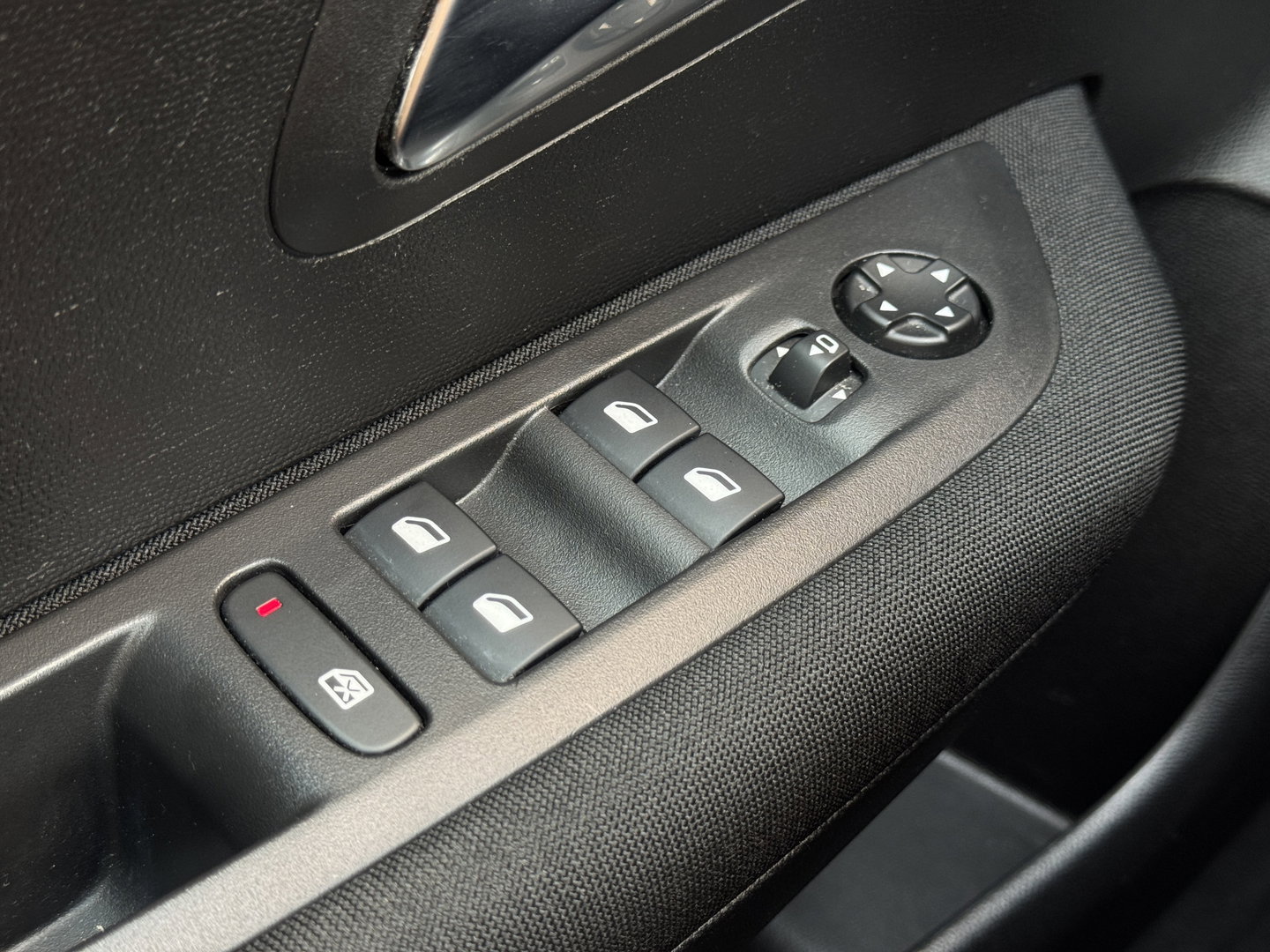Peugeot 208 1.2 PureTech Active Pack | Origineel Nederlands | Apple Carplay | Android Auto | Lane Assist | Cruise Control | DAB | Navigatie |