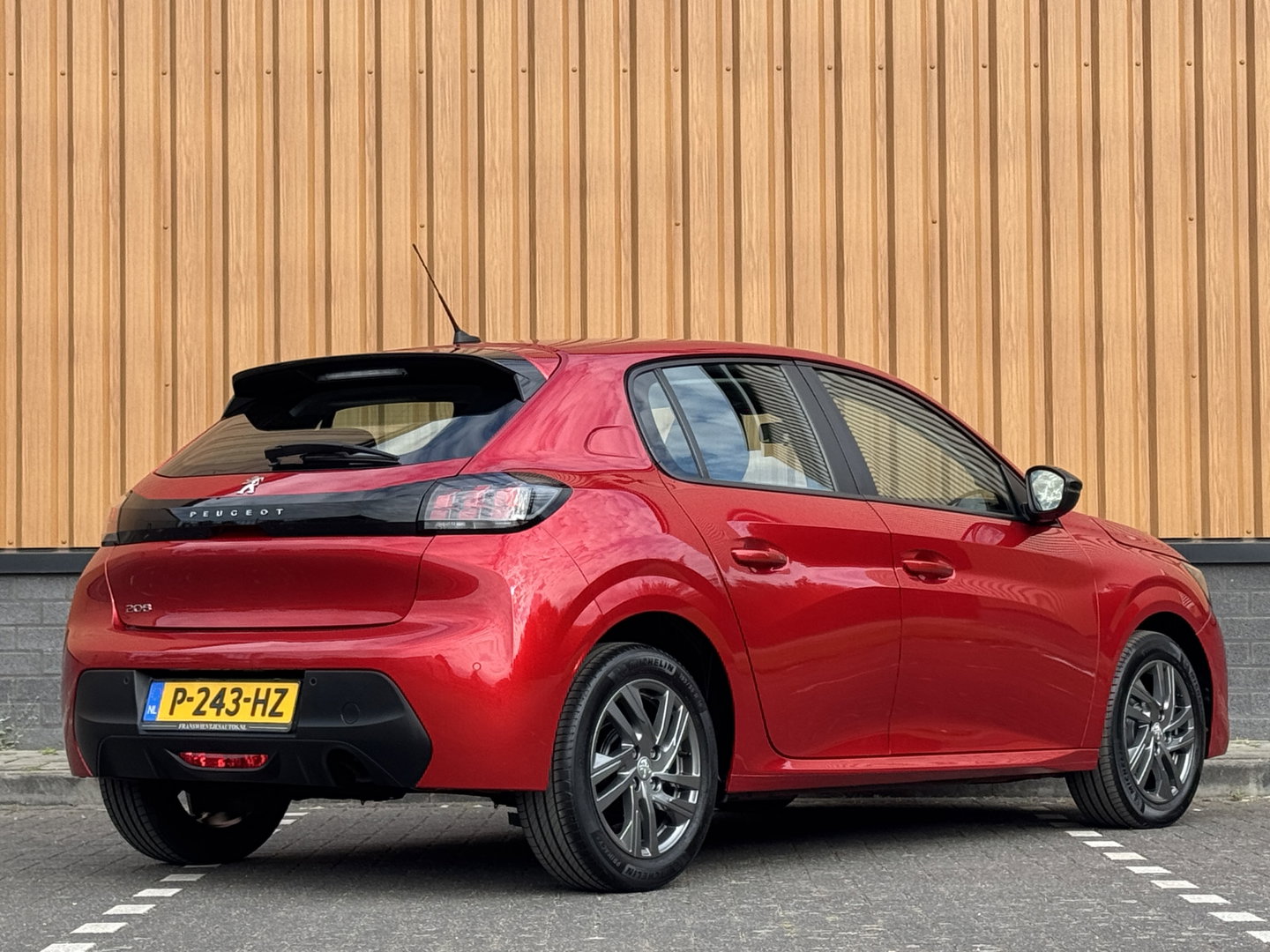 Peugeot 208 1.2 PureTech Active Pack | Origineel Nederlands | Apple Carplay | Android Auto | Lane Assist | Cruise Control | DAB | Navigatie |