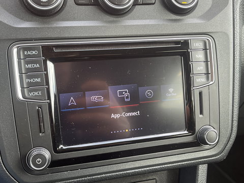 Volkswagen Caddy | Beach | Parkeersensoren | Stoelverwarming | Navigatie | 5 Persoons | Airconditioning | Fietsendrager | Lichtmetaal 16'' |