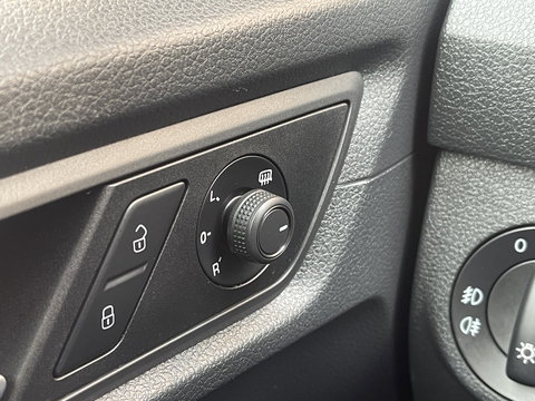 Volkswagen Caddy | Beach | Parkeersensoren | Stoelverwarming | Navigatie | 5 Persoons | Airconditioning | Fietsendrager | Lichtmetaal 16'' |