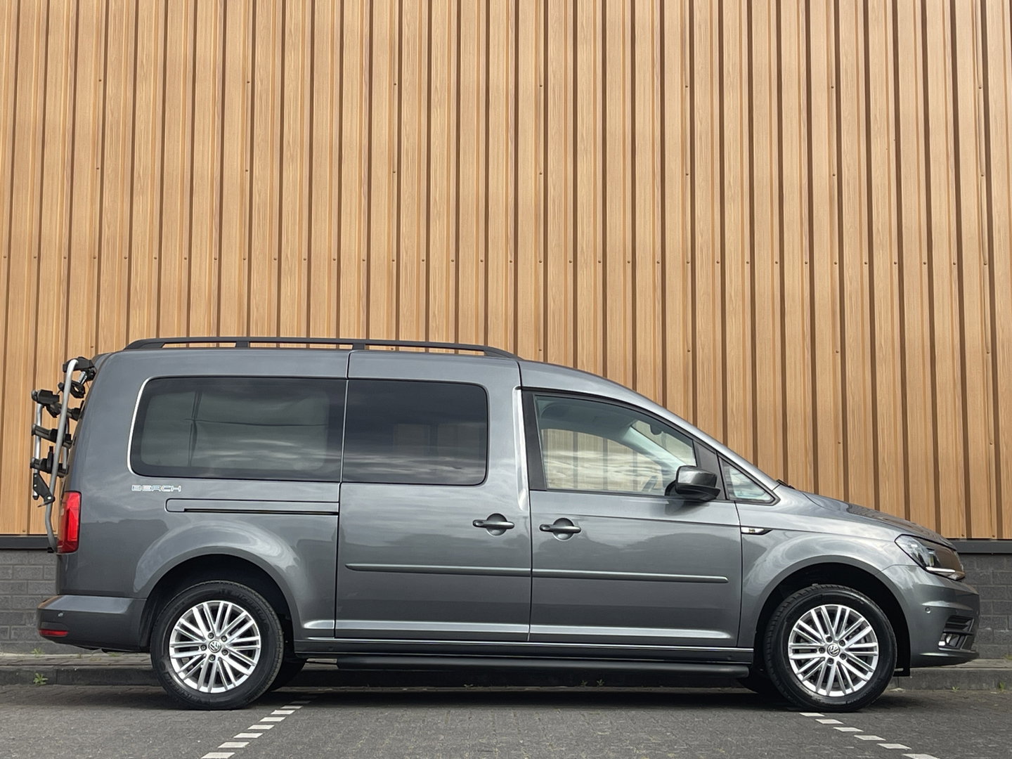 Volkswagen Caddy | Beach | Parkeersensoren | Stoelverwarming | Navigatie | 5 Persoons | Airconditioning | Fietsendrager | Lichtmetaal 16'' |