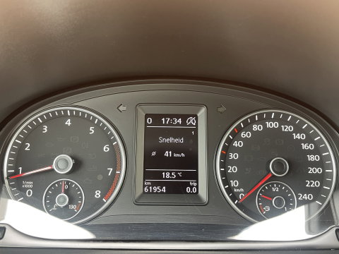 Volkswagen Caddy | Beach | Parkeersensoren | Stoelverwarming | Navigatie | 5 Persoons | Airconditioning | Fietsendrager | Lichtmetaal 16'' |