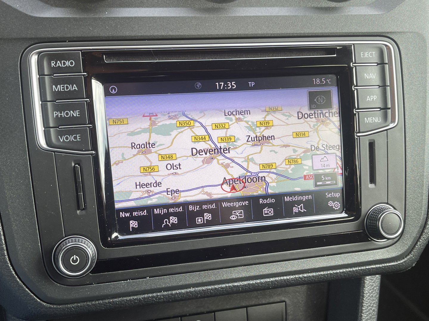 Volkswagen Caddy | Beach | Parkeersensoren | Stoelverwarming | Navigatie | 5 Persoons | Airconditioning | Fietsendrager | Lichtmetaal 16'' |