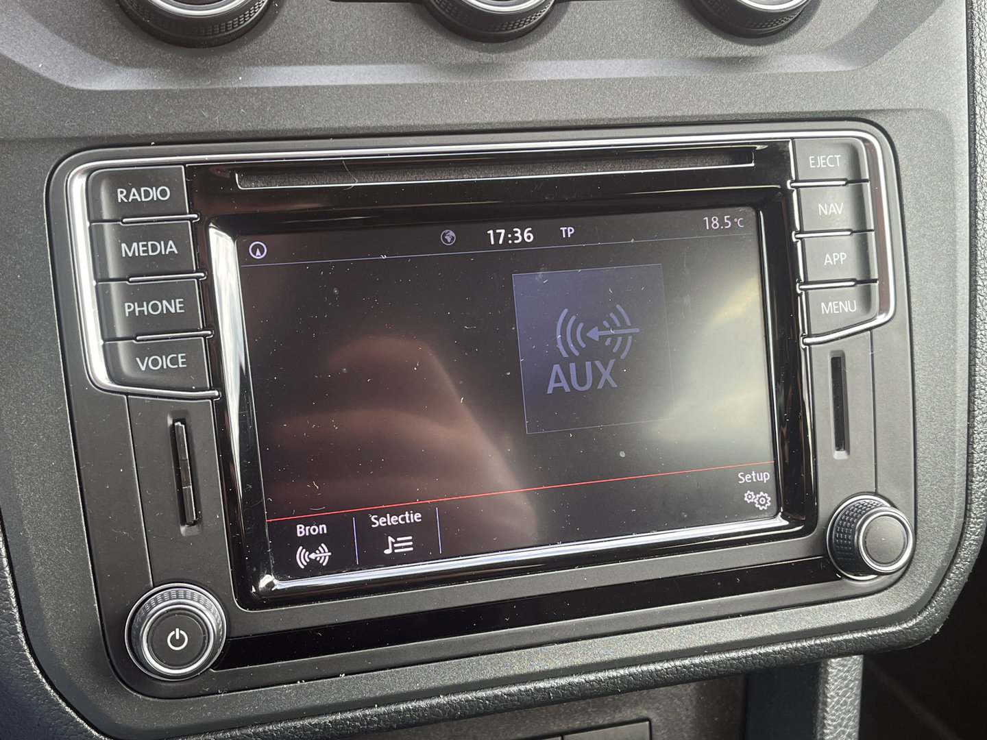 Volkswagen Caddy | Beach | Parkeersensoren | Stoelverwarming | Navigatie | 5 Persoons | Airconditioning | Fietsendrager | Lichtmetaal 16'' |