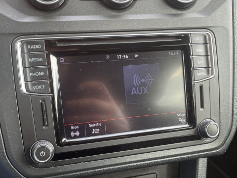 Volkswagen Caddy | Beach | Parkeersensoren | Stoelverwarming | Navigatie | 5 Persoons | Airconditioning | Fietsendrager | Lichtmetaal 16'' |