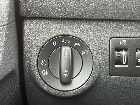Volkswagen Caddy | Beach | Parkeersensoren | Stoelverwarming | Navigatie | 5 Persoons | Airconditioning | Fietsendrager | Lichtmetaal 16'' |