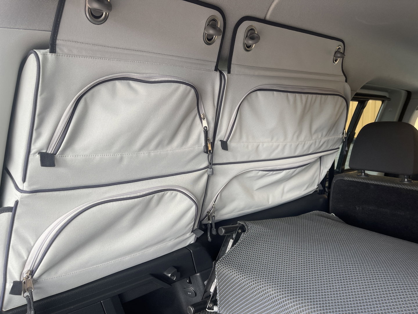 Volkswagen Caddy | Beach | Parkeersensoren | Stoelverwarming | Navigatie | 5 Persoons | Airconditioning | Fietsendrager | Lichtmetaal 16'' |