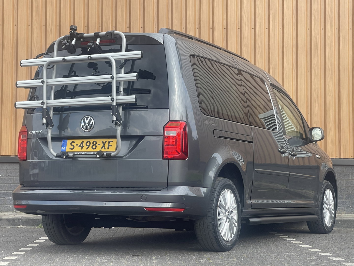 Volkswagen Caddy | Beach | Parkeersensoren | Stoelverwarming | Navigatie | 5 Persoons | Airconditioning | Fietsendrager | Lichtmetaal 16'' |