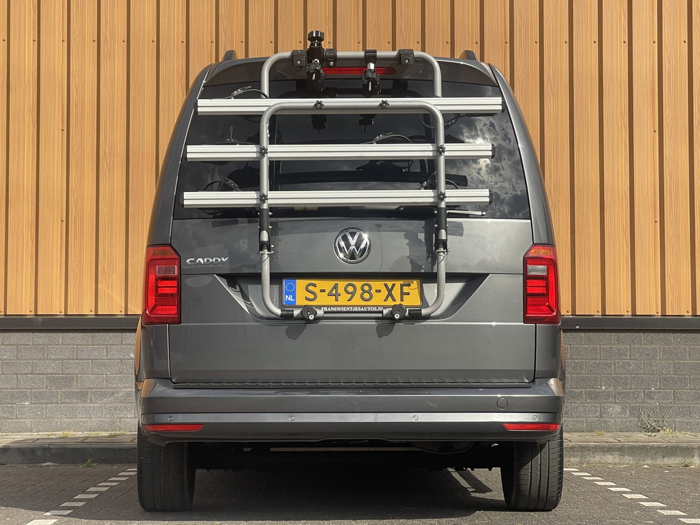Volkswagen Caddy | Beach | Parkeersensoren | Stoelverwarming | Navigatie | 5 Persoons | Airconditioning | Fietsendrager | Lichtmetaal 16'' |