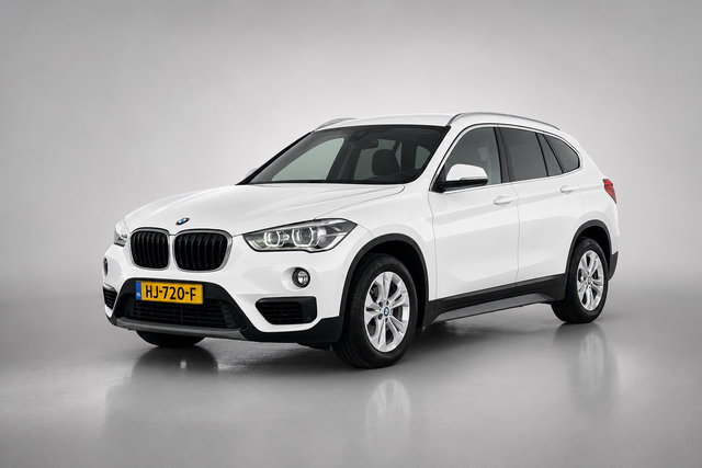 BMW X1 - sDrive20i AUTOMAAT*NL AUTO*AFN. TREKHAAK*DEALERONDERHOUDEN