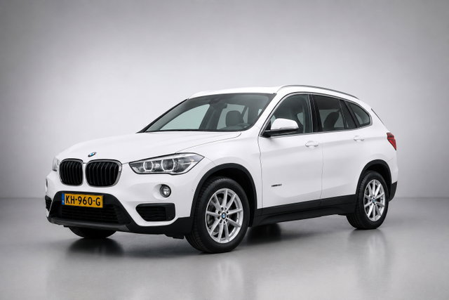 BMW X1 - sDrive18i High Executive AUTOMAAT|NL AUTO|PANO|LEDER