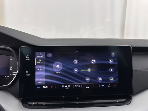 Škoda Octavia Combi 1.0 TSI Sport Business (INCL-BTW) *DIGI-COCKPIT | SPORTSEATS | NAVI-FULLMAP | PRIVACYGLASS | KEYLESS | DAB | ECC | PDC | CRUISE | TOWBAR | 17''ALU*