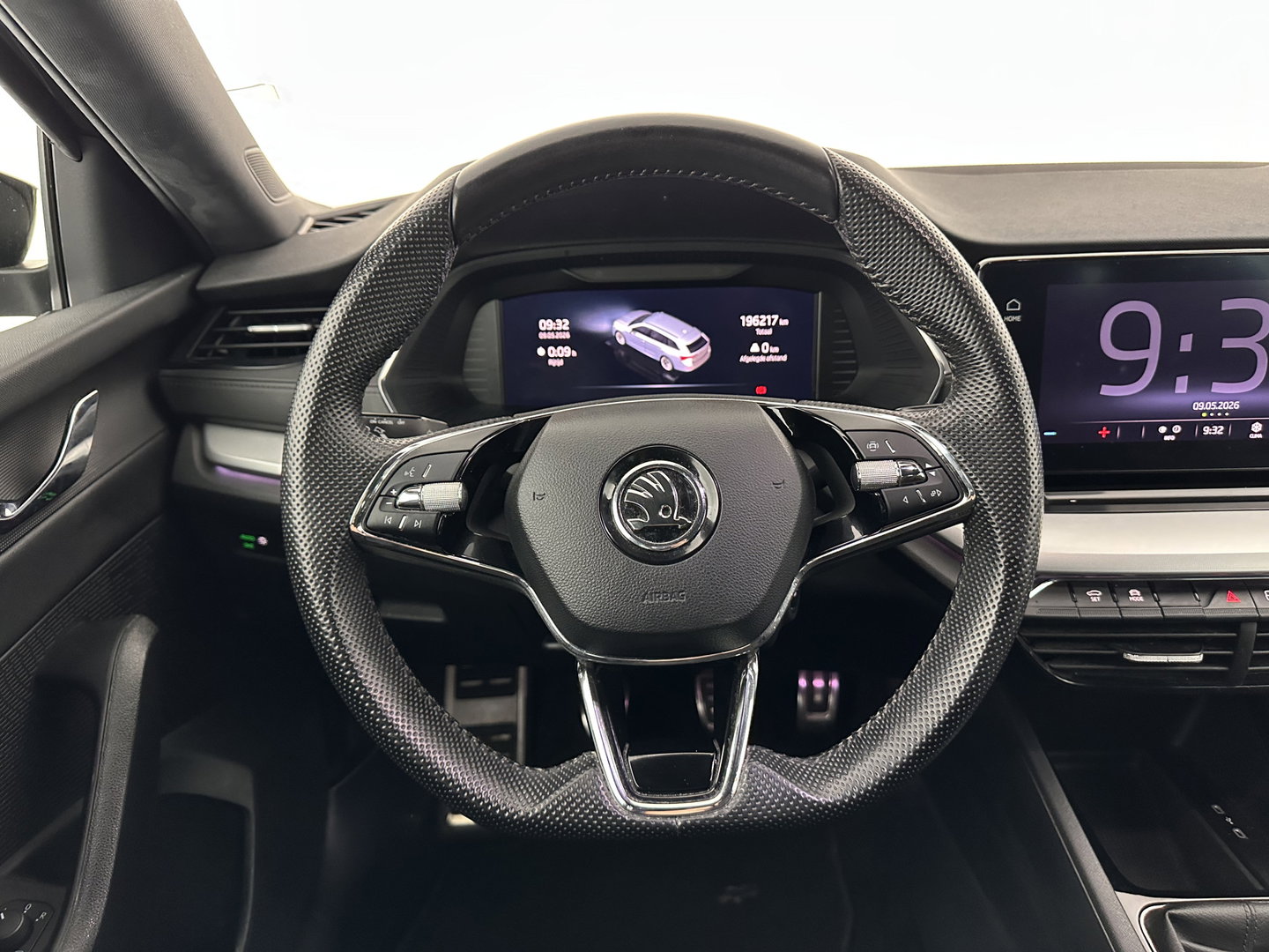 Škoda Octavia Combi 1.0 TSI Sport Business (INCL-BTW) *DIGI-COCKPIT | SPORTSEATS | NAVI-FULLMAP | PRIVACYGLASS | KEYLESS | DAB | ECC | PDC | CRUISE | TOWBAR | 17''ALU*