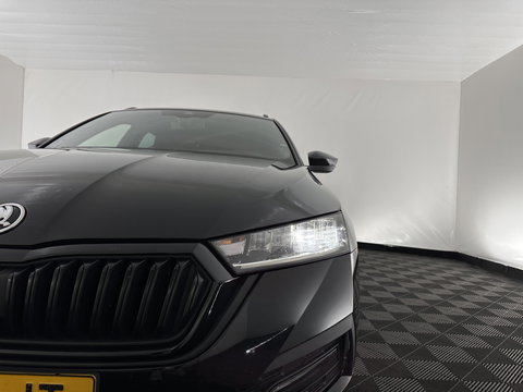 Škoda Octavia Combi 1.0 TSI Sport Business (INCL-BTW) *DIGI-COCKPIT | SPORTSEATS | NAVI-FULLMAP | PRIVACYGLASS | KEYLESS | DAB | ECC | PDC | CRUISE | TOWBAR | 17''ALU*