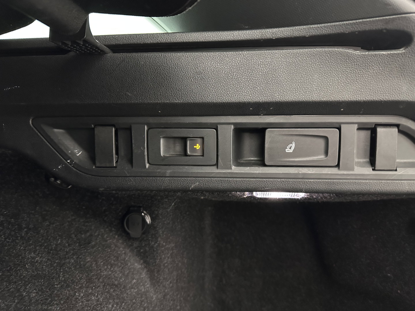 Škoda Octavia Combi 1.0 TSI Sport Business (INCL-BTW) *DIGI-COCKPIT | SPORTSEATS | NAVI-FULLMAP | PRIVACYGLASS | KEYLESS | DAB | ECC | PDC | CRUISE | TOWBAR | 17''ALU*