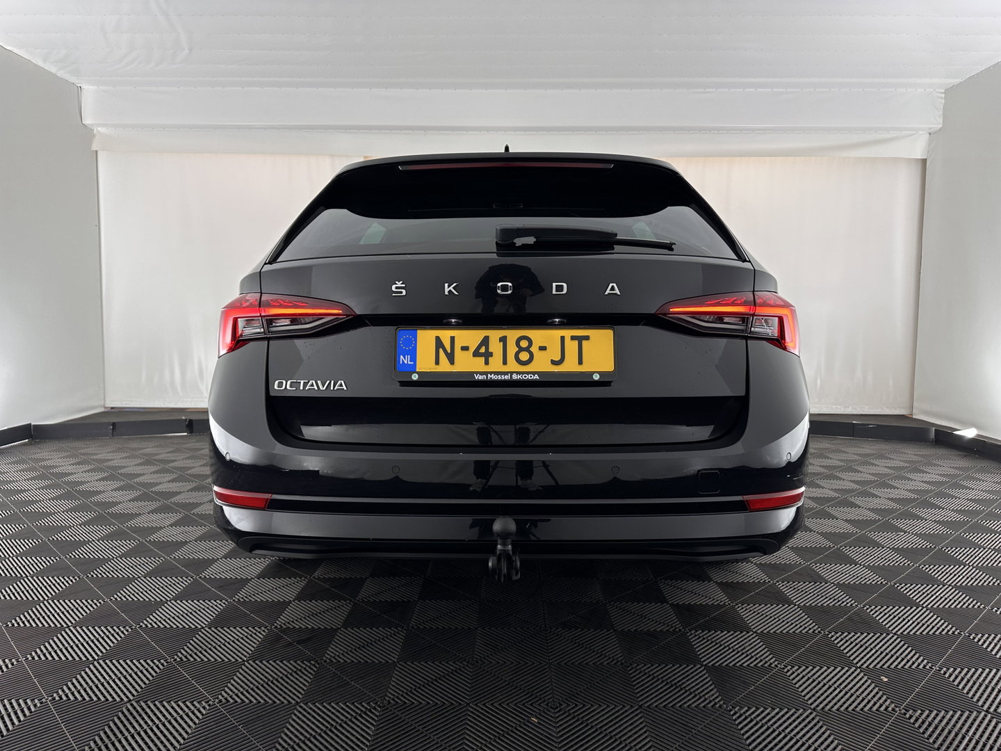 Škoda Octavia Combi 1.0 TSI Sport Business (INCL-BTW) *DIGI-COCKPIT | SPORTSEATS | NAVI-FULLMAP | PRIVACYGLASS | KEYLESS | DAB | ECC | PDC | CRUISE | TOWBAR | 17''ALU*