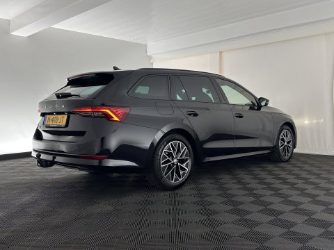 Škoda Octavia Combi 1.0 TSI Sport Business (INCL-BTW) *DIGI-COCKPIT | SPORTSEATS | NAVI-FULLMAP | PRIVACYGLASS | KEYLESS | DAB | ECC | PDC | CRUISE | TOWBAR | 17''ALU*