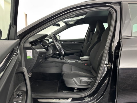 Škoda Octavia Combi 1.0 TSI Sport Business (INCL-BTW) *DIGI-COCKPIT | SPORTSEATS | NAVI-FULLMAP | PRIVACYGLASS | KEYLESS | DAB | ECC | PDC | CRUISE | TOWBAR | 17''ALU*