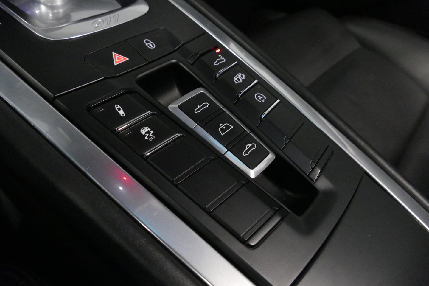 Porsche 911 Cabrio 3.0 Carrera S / Sportuitlaat / Elektr. verstelbare stoelen + memory (14wegs) / PDLS+ / Sport-Chrono Pakket / Stoelverwarming / Apple Carplay / BOSE audio systeem / 21'' LMV / Achteruitrijcamera / Cruise Control