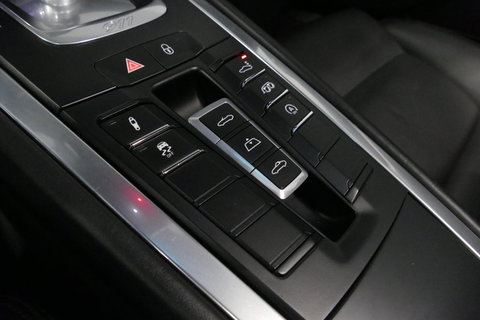 Porsche 911 Cabrio 3.0 Carrera S / Sportuitlaat / Elektr. verstelbare stoelen + memory (14wegs) / PDLS+ / Sport-Chrono Pakket / Stoelverwarming / Apple Carplay / BOSE audio systeem / 21'' LMV / Achteruitrijcamera / Cruise Control