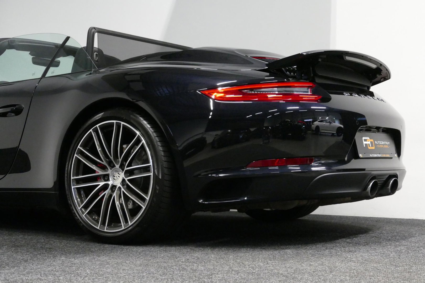 Porsche 911 Cabrio 3.0 Carrera S / Sportuitlaat / Elektr. verstelbare stoelen + memory (14wegs) / PDLS+ / Sport-Chrono Pakket / Stoelverwarming / Apple Carplay / BOSE audio systeem / 21'' LMV / Achteruitrijcamera / Cruise Control