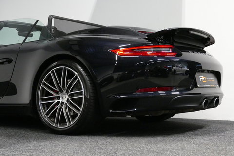 Porsche 911 Cabrio 3.0 Carrera S / Sportuitlaat / Elektr. verstelbare stoelen + memory (14wegs) / PDLS+ / Sport-Chrono Pakket / Stoelverwarming / Apple Carplay / BOSE audio systeem / 21'' LMV / Achteruitrijcamera / Cruise Control
