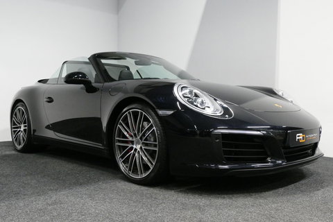 Porsche 911 Cabrio 3.0 Carrera S / Sportuitlaat / Elektr. verstelbare stoelen + memory (14wegs) / PDLS+ / Sport-Chrono Pakket / Stoelverwarming / Apple Carplay / BOSE audio systeem / 21'' LMV / Achteruitrijcamera / Cruise Control