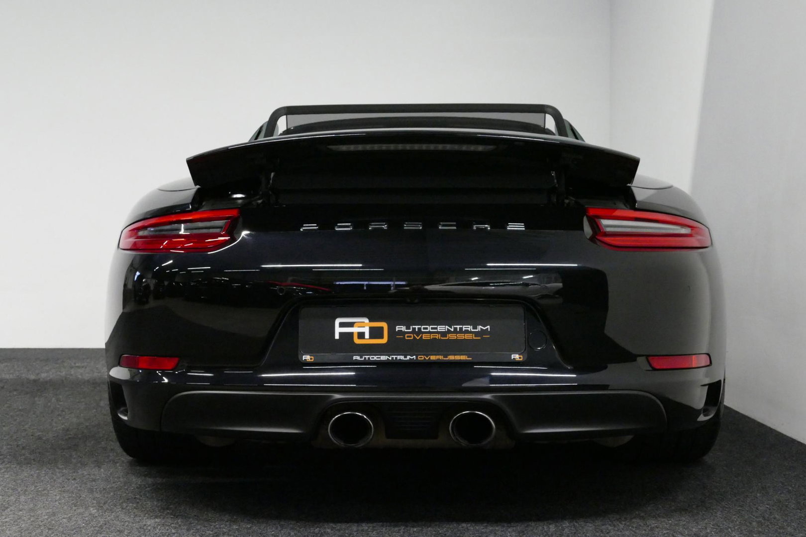 Porsche 911 Cabrio 3.0 Carrera S / Sportuitlaat / Elektr. verstelbare stoelen + memory (14wegs) / PDLS+ / Sport-Chrono Pakket / Stoelverwarming / Apple Carplay / BOSE audio systeem / 21'' LMV / Achteruitrijcamera / Cruise Control