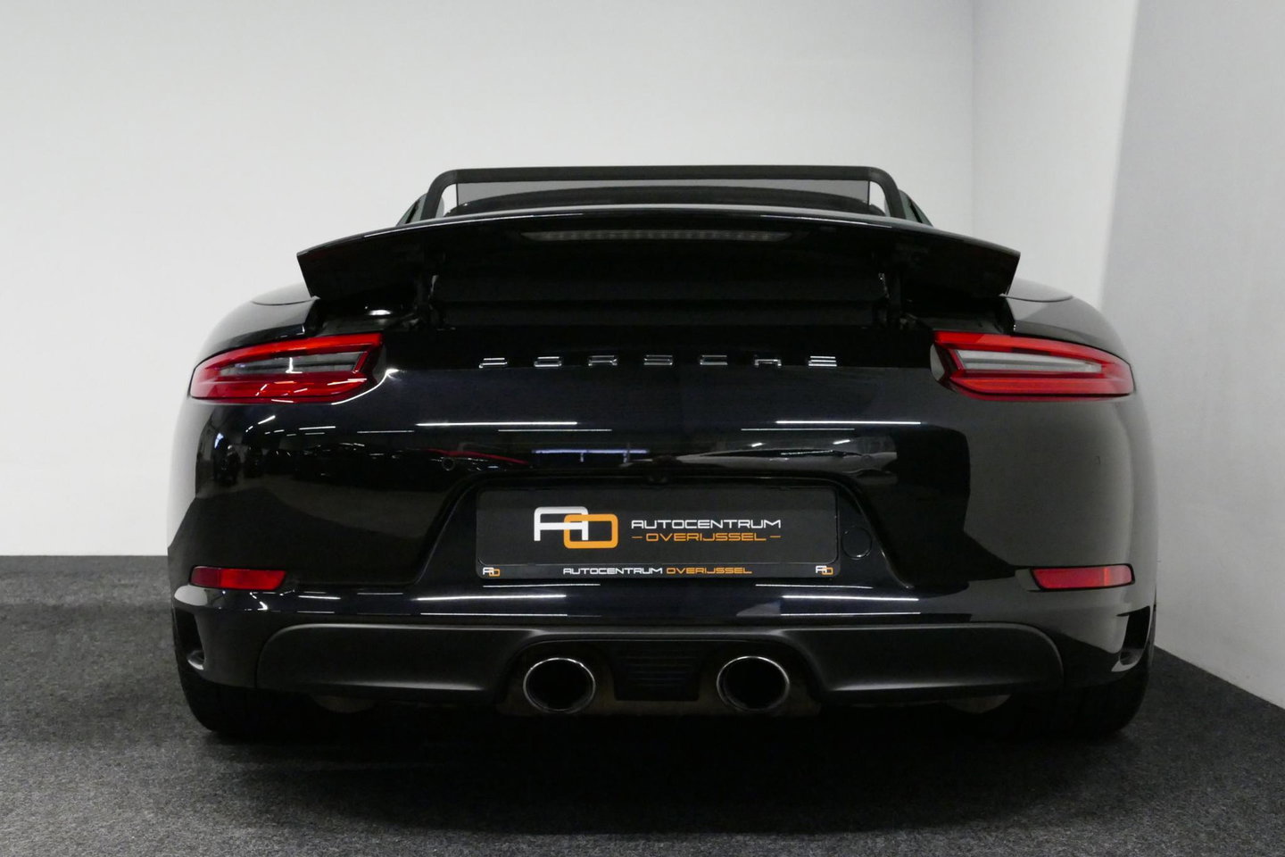 Porsche 911 Cabrio 3.0 Carrera S / Sportuitlaat / Elektr. verstelbare stoelen + memory (14wegs) / PDLS+ / Sport-Chrono Pakket / Stoelverwarming / Apple Carplay / BOSE audio systeem / 21'' LMV / Achteruitrijcamera / Cruise Control
