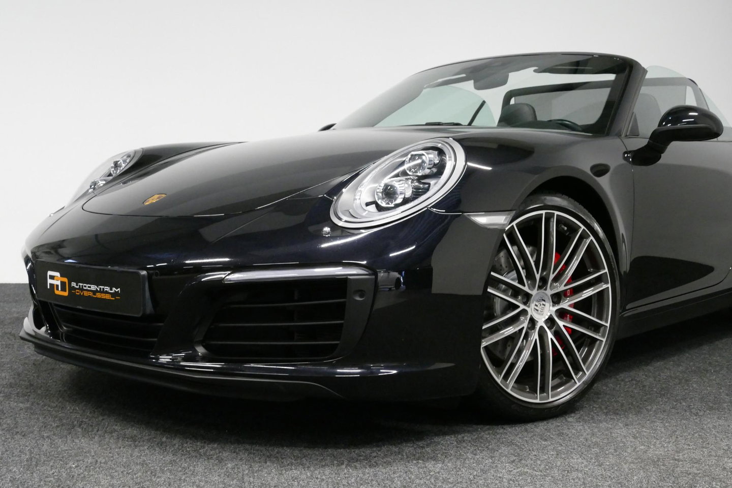 Porsche 911 Cabrio 3.0 Carrera S / Sportuitlaat / Elektr. verstelbare stoelen + memory (14wegs) / PDLS+ / Sport-Chrono Pakket / Stoelverwarming / Apple Carplay / BOSE audio systeem / 21'' LMV / Achteruitrijcamera / Cruise Control