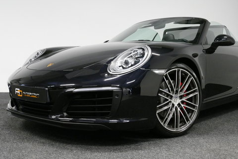 Porsche 911 Cabrio 3.0 Carrera S / Sportuitlaat / Elektr. verstelbare stoelen + memory (14wegs) / PDLS+ / Sport-Chrono Pakket / Stoelverwarming / Apple Carplay / BOSE audio systeem / 21'' LMV / Achteruitrijcamera / Cruise Control