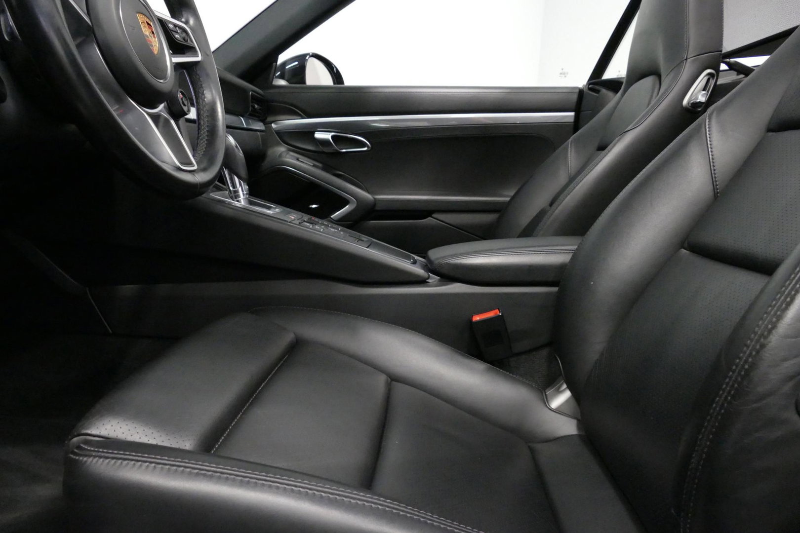 Porsche 911 Cabrio 3.0 Carrera S / Sportuitlaat / Elektr. verstelbare stoelen + memory (14wegs) / PDLS+ / Sport-Chrono Pakket / Stoelverwarming / Apple Carplay / BOSE audio systeem / 21'' LMV / Achteruitrijcamera / Cruise Control