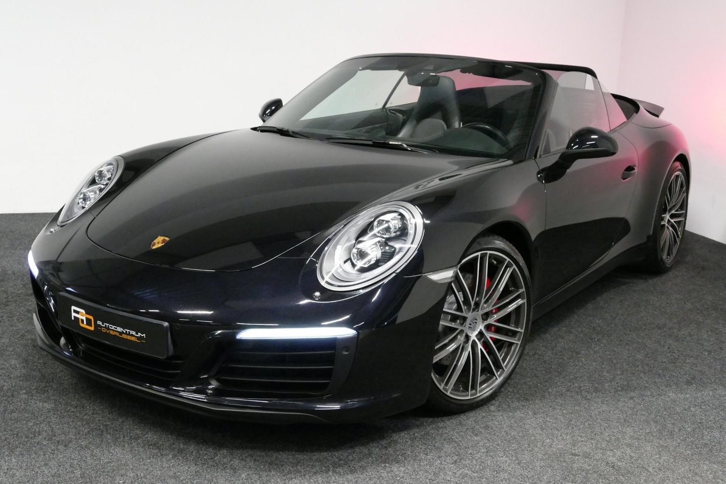 Porsche 911 Cabrio 3.0 Carrera S / Sportuitlaat / Elektr. verstelbare stoelen + memory (14wegs) / PDLS+ / Sport-Chrono Pakket / Stoelverwarming / Apple Carplay / BOSE audio systeem / 21'' LMV / Achteruitrijcamera / Cruise Control