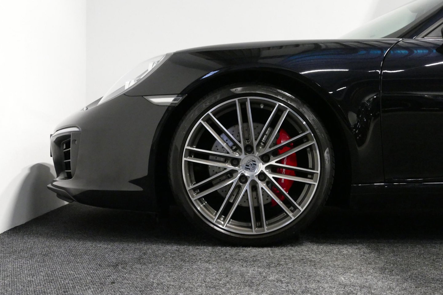 Porsche 911 Cabrio 3.0 Carrera S / Sportuitlaat / Elektr. verstelbare stoelen + memory (14wegs) / PDLS+ / Sport-Chrono Pakket / Stoelverwarming / Apple Carplay / BOSE audio systeem / 21'' LMV / Achteruitrijcamera / Cruise Control