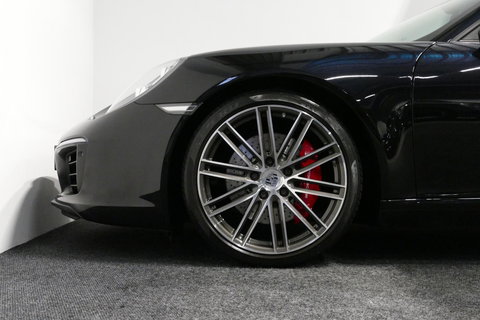 Porsche 911 Cabrio 3.0 Carrera S / Sportuitlaat / Elektr. verstelbare stoelen + memory (14wegs) / PDLS+ / Sport-Chrono Pakket / Stoelverwarming / Apple Carplay / BOSE audio systeem / 21'' LMV / Achteruitrijcamera / Cruise Control